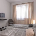 2 Bedroom Central Apartment For Up To 6 Guests