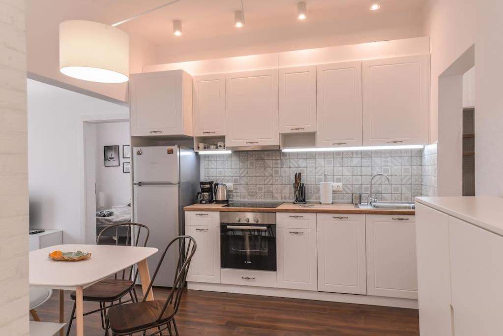 2 Bedroom For Up To 6 Guests Appartamento *